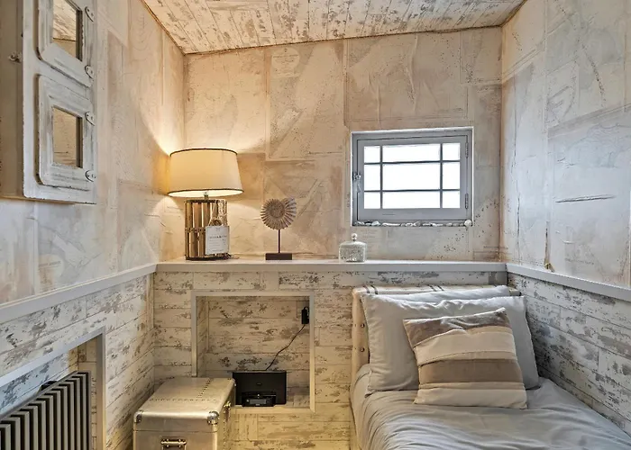 Finest Retreats - The Old Library