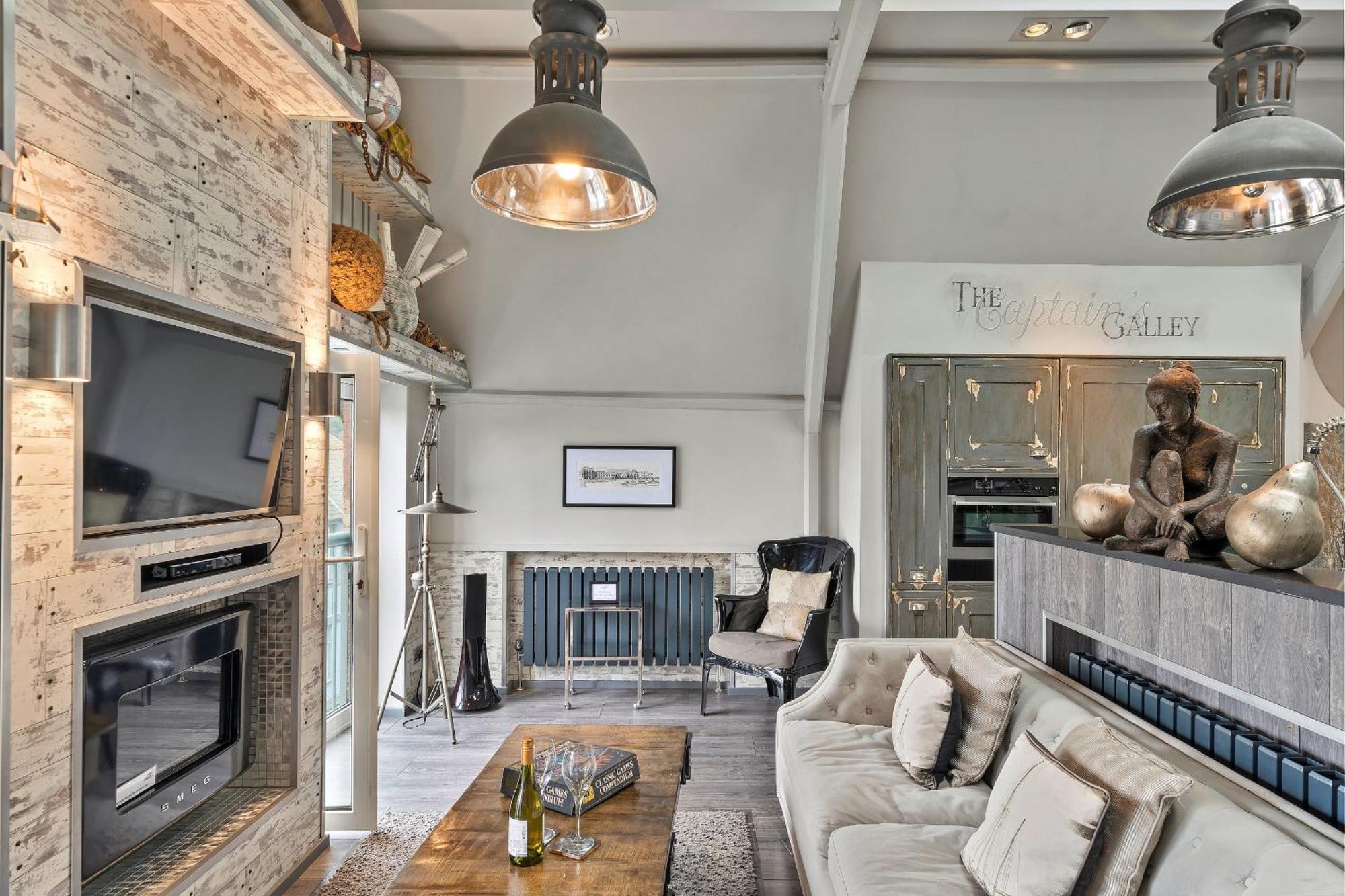 Finest Retreats - The Old Library Dartmouth